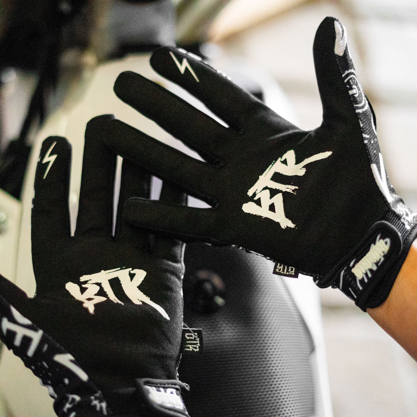 Graffiti Adult Glove
