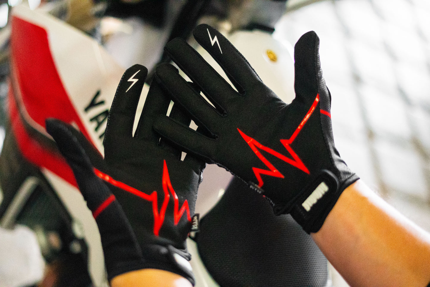 Red Line Adult Glove
