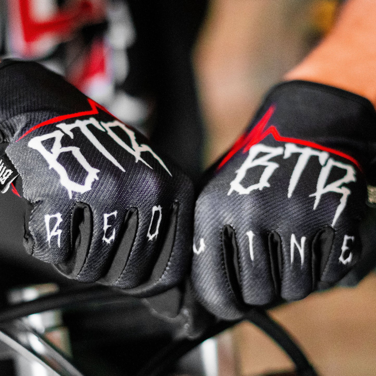Red Line Adult Glove