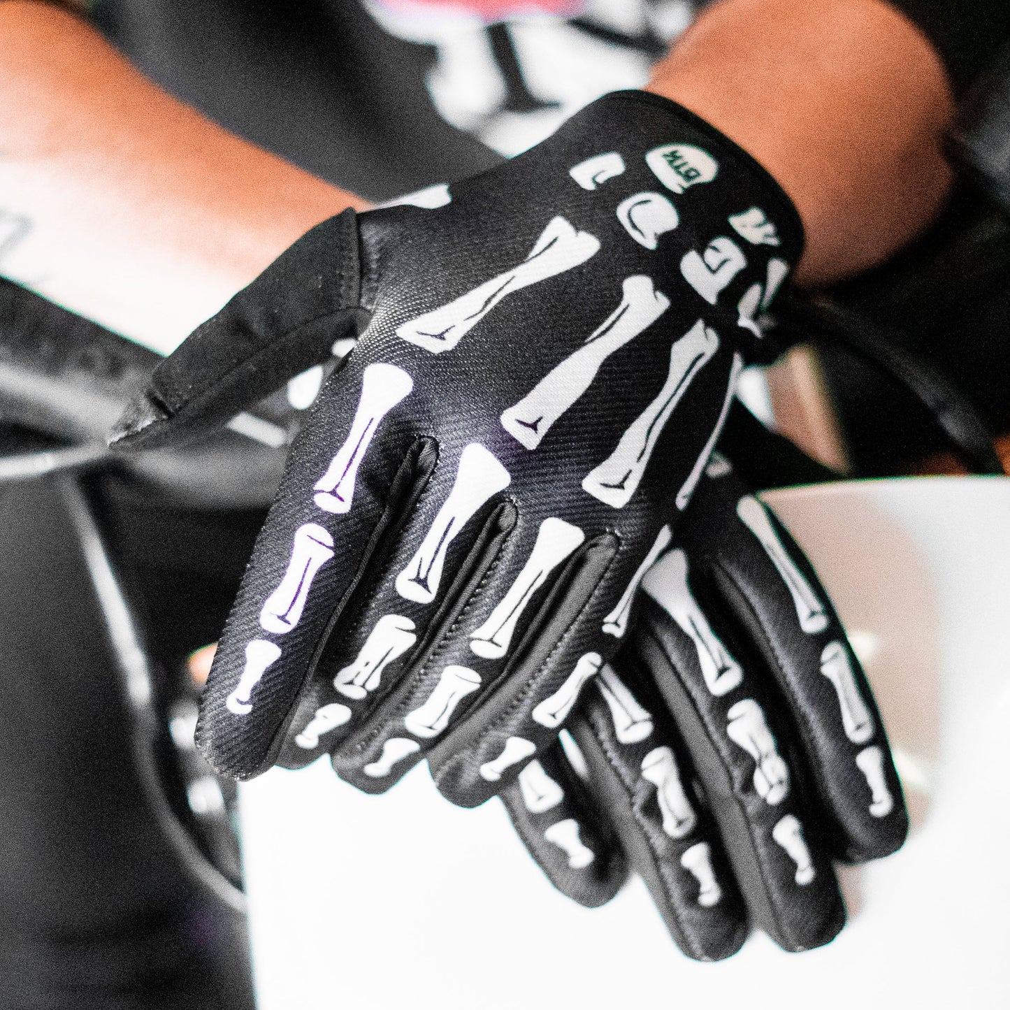 Bone Adult Glove